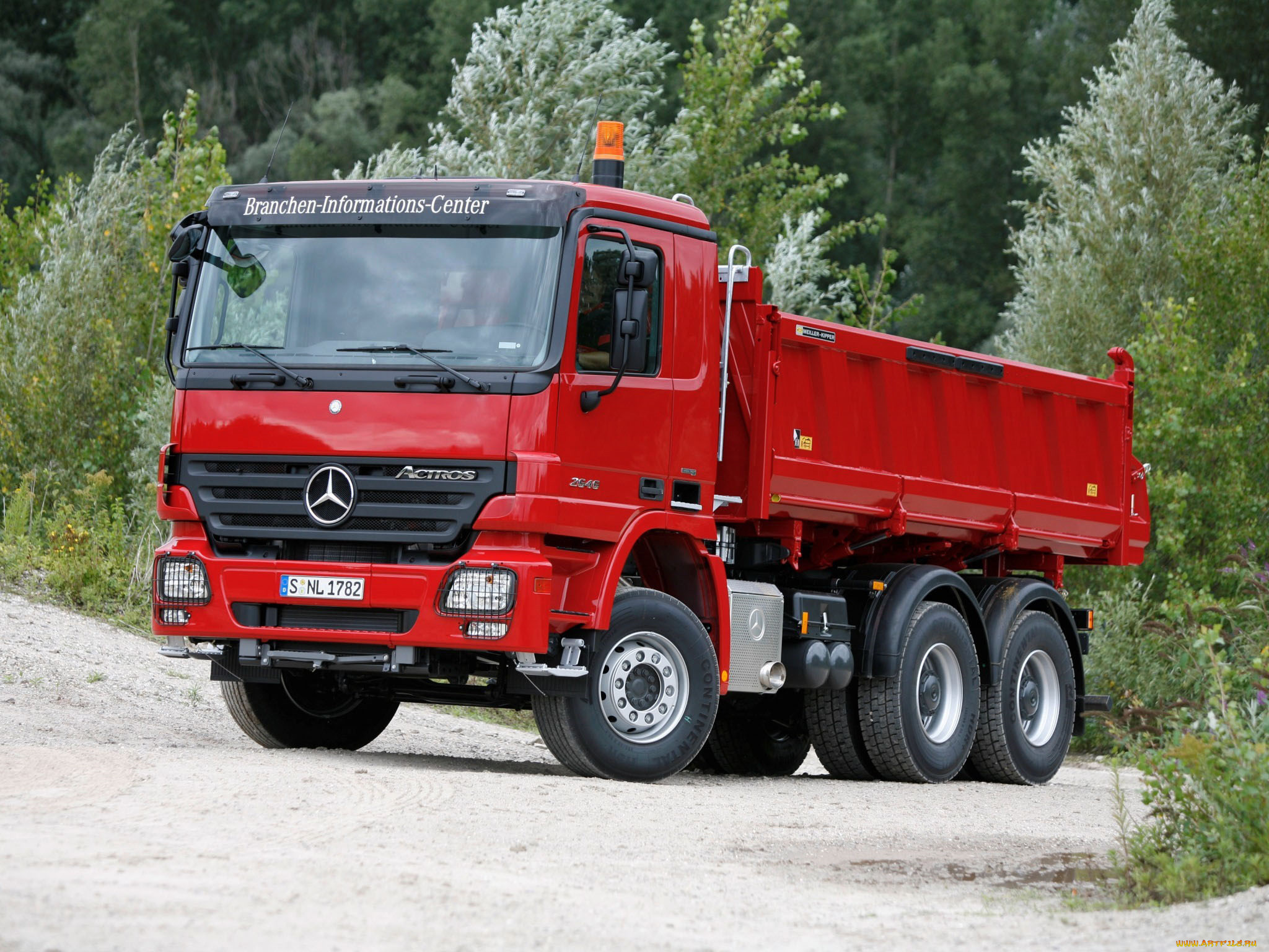 , mercedes, trucks